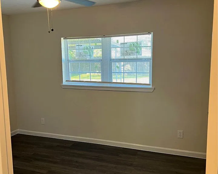 10910 Sela Ln — Photo 9