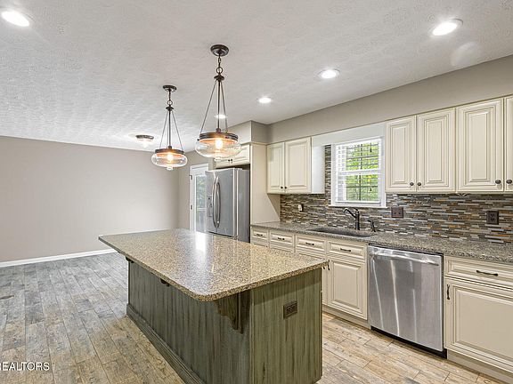 4th image of 3216 Shellbark Dr