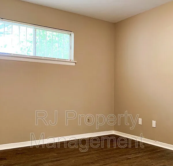 2093 Jefferson Ave #3 — Photo 5