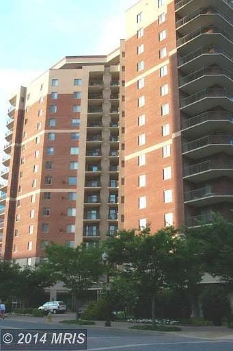 1st image of 901 N Monroe St APT 213