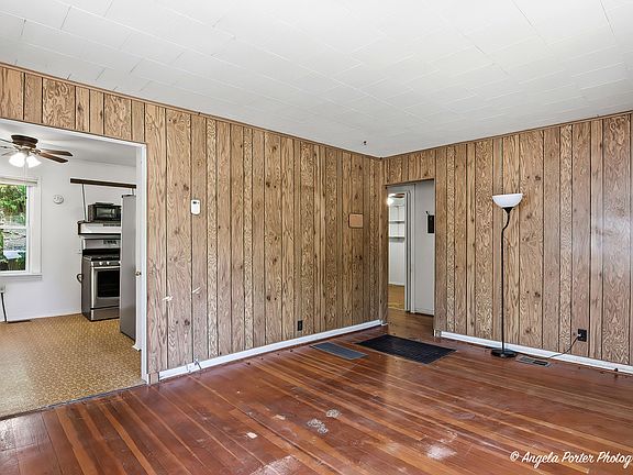 2nd image of 12 Arlington Ln