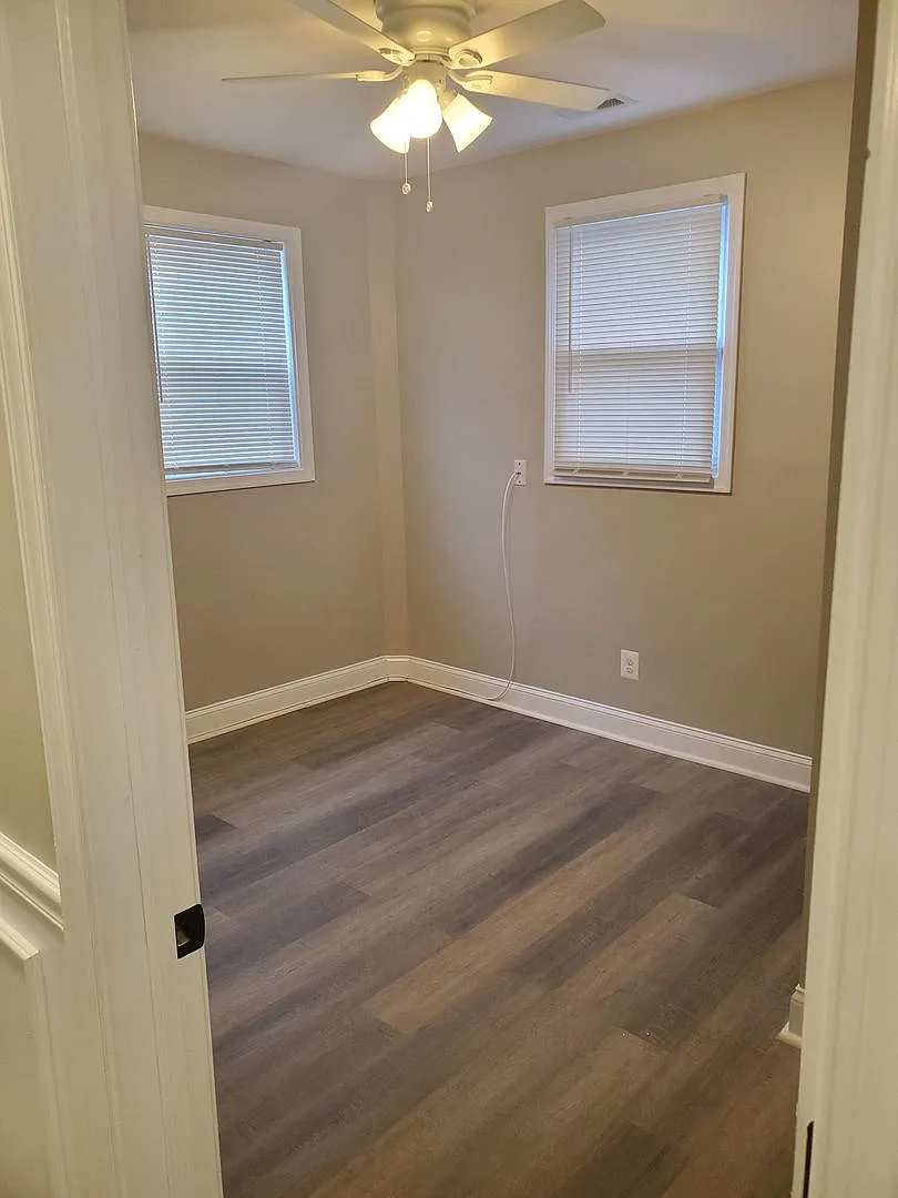 17 West Talbott Street $550 Available Room (Shared Bath) — Photo 4