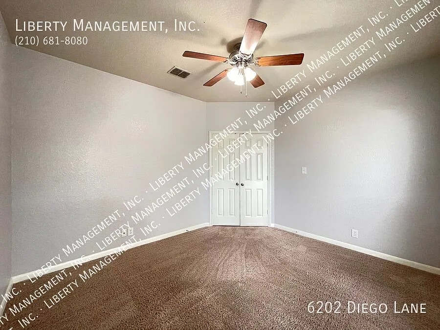 Stunning 4 Bedroom, 2 Bath Home in Alamo Ranch Featuring a Media/Theater Room! — Photo 4