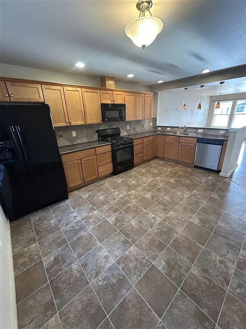 203 Walnut Grove Ct Unit A — Photo 4