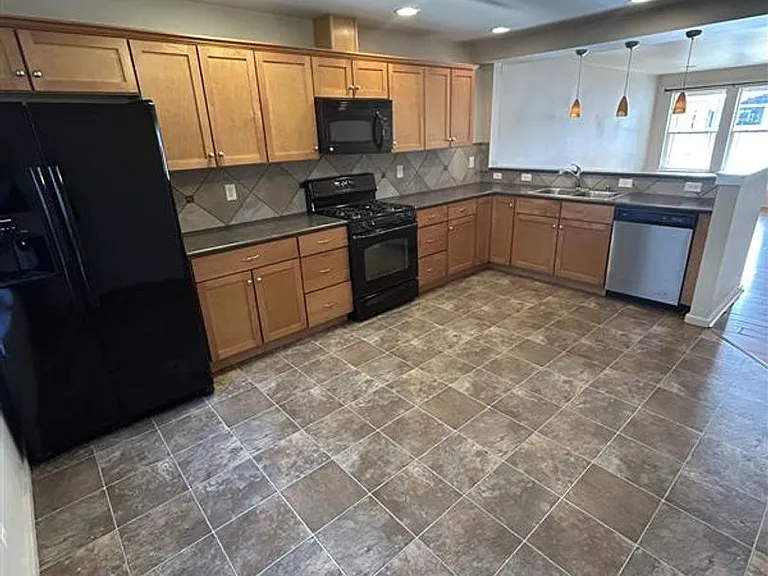 206 Walnut Grove Ct — Photo 4