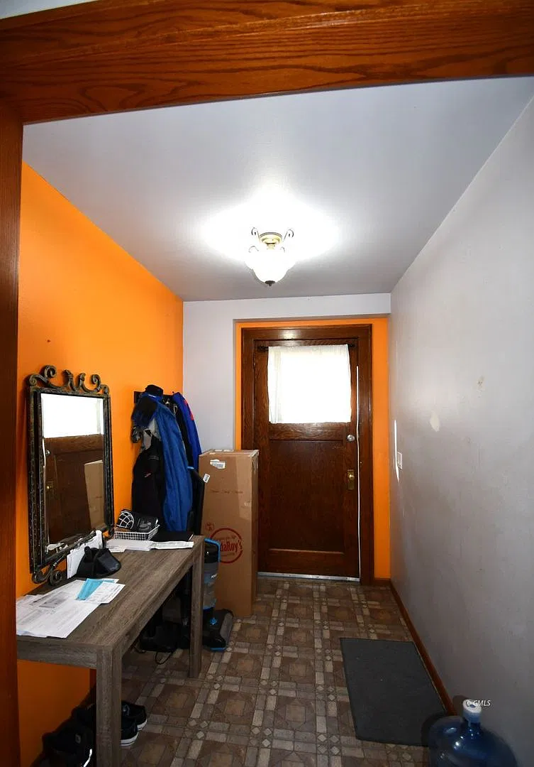 3 bed 1 bath- heated garage — Photo 2