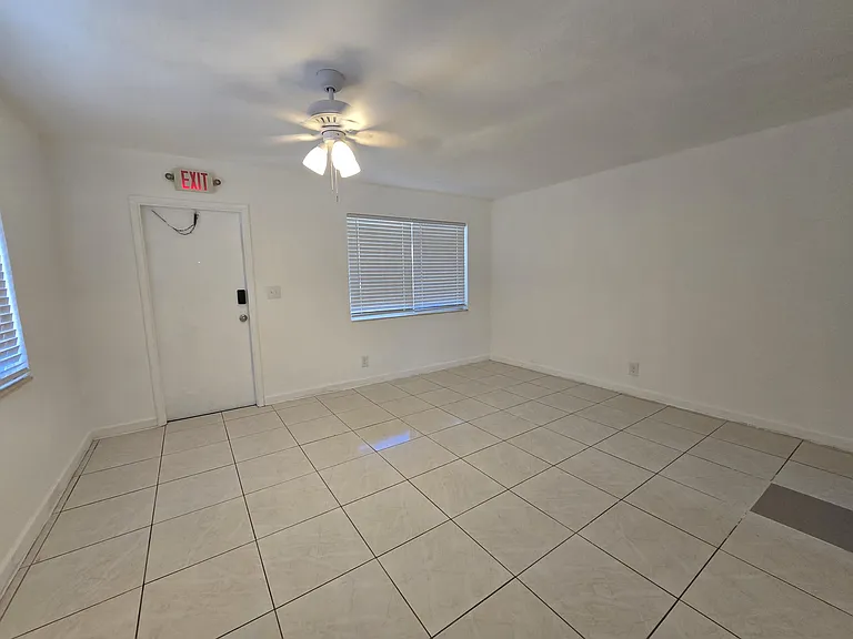 2305 Monroe St #5 — Photo 8