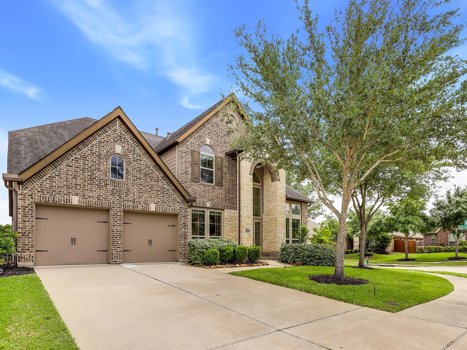 5 bed, 3480 sqft, $3,700 — Photo 2