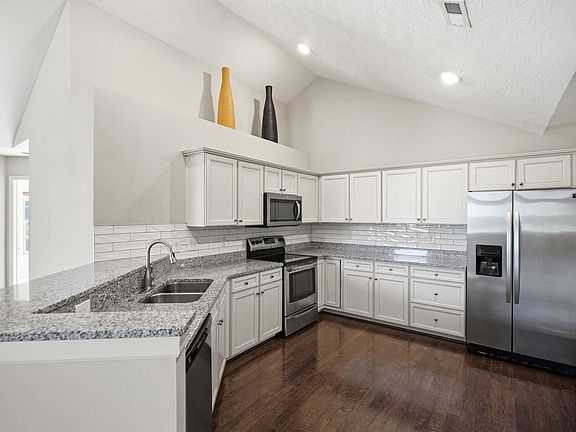 4th image of 9104 Royal Oak Ln