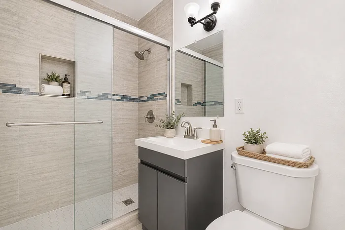 2122 E 10th St #2 — Photo 12