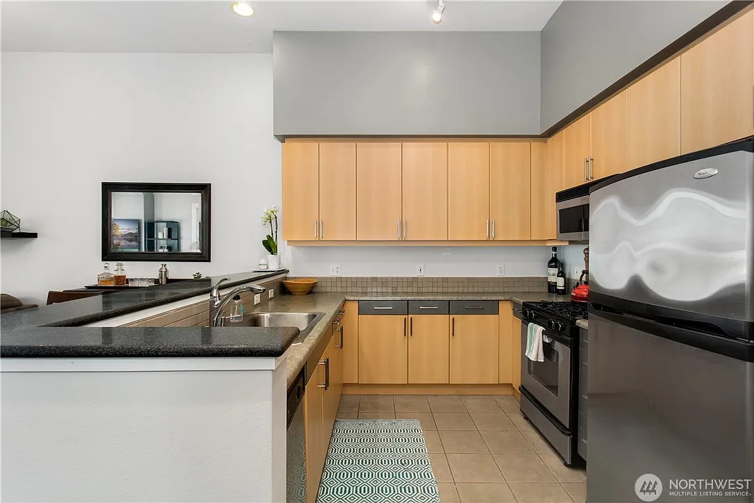 2 bed, 1038 sqft, $3,600 — Photo 4