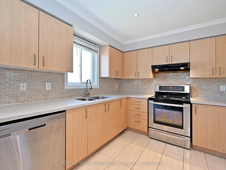 73 Laurendale Ave — Photo 8
