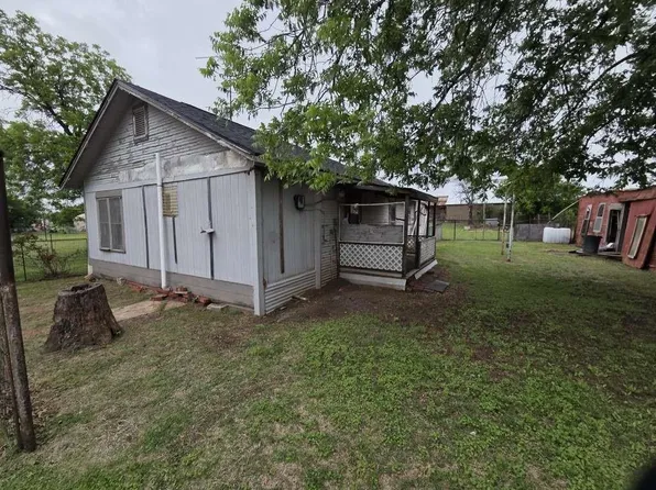 204 E Bryan Ave, Electra, TX 76360