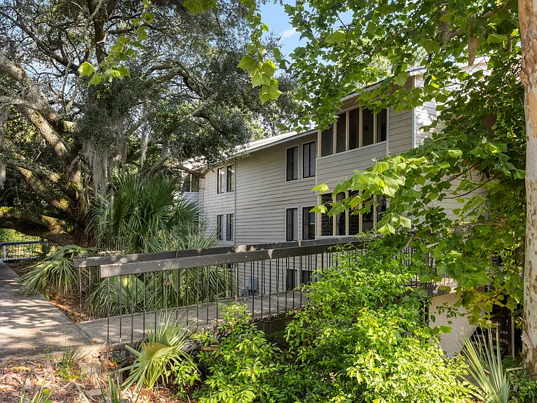 River Crossing Apartments — Photo 10