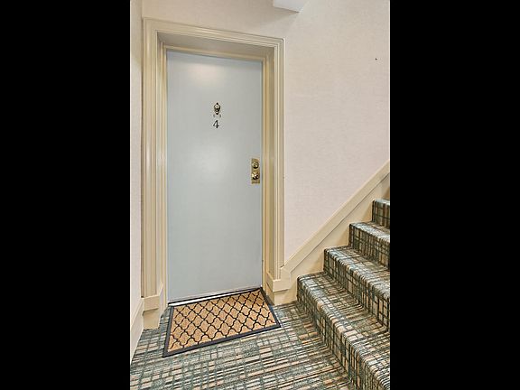 2nd image of 513 Bashford La