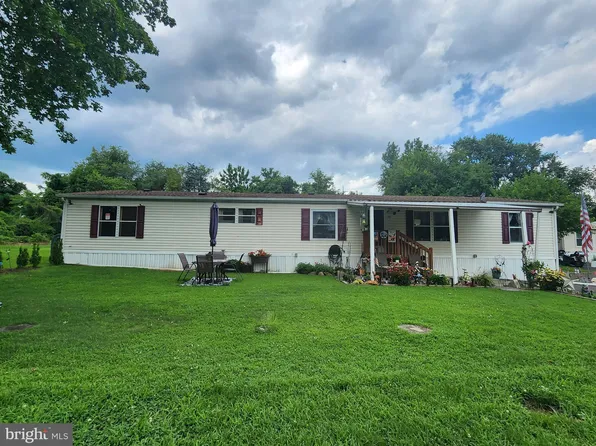 7400 Hewson Dr, Morrisville, PA 19067