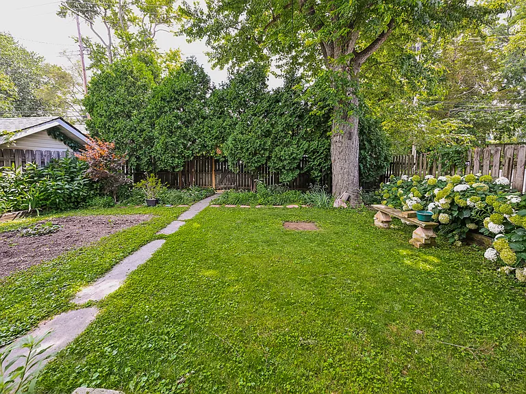 1403 S Walnut St — Photo 72