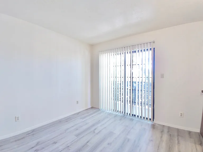 Updated Downtown 1 Bed w/ free WIFI & Gated Parking — Photo 76
