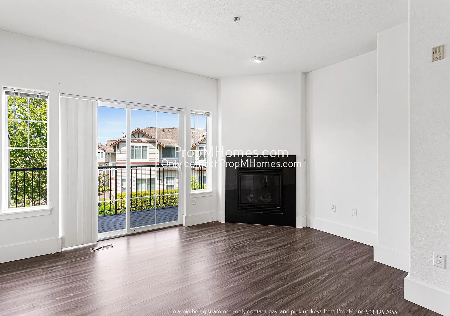 Updated Two Bedroom Townhome in Cedar Mill! — Photo 2