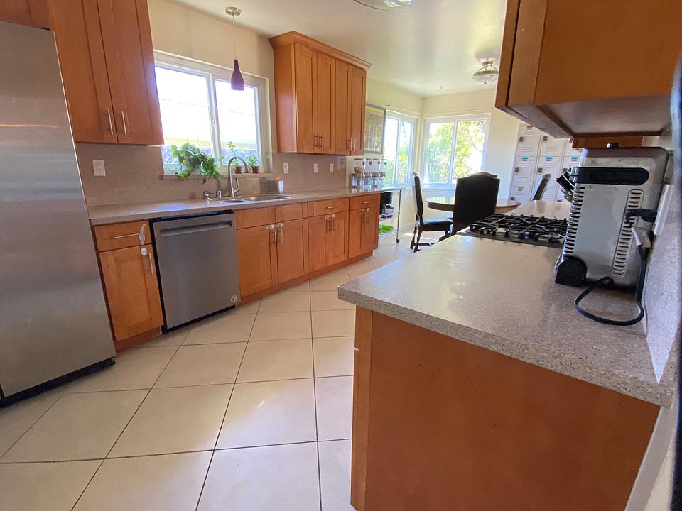 1st image of 2809 Mariposa Dr