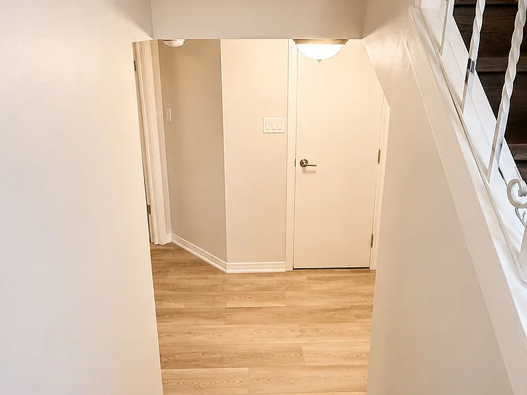 328 Woodsworth Rd #LOWER — Photo 2
