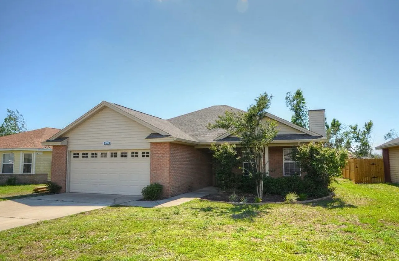 3 bed, 1342 sqft, $1,950 — Photo 1