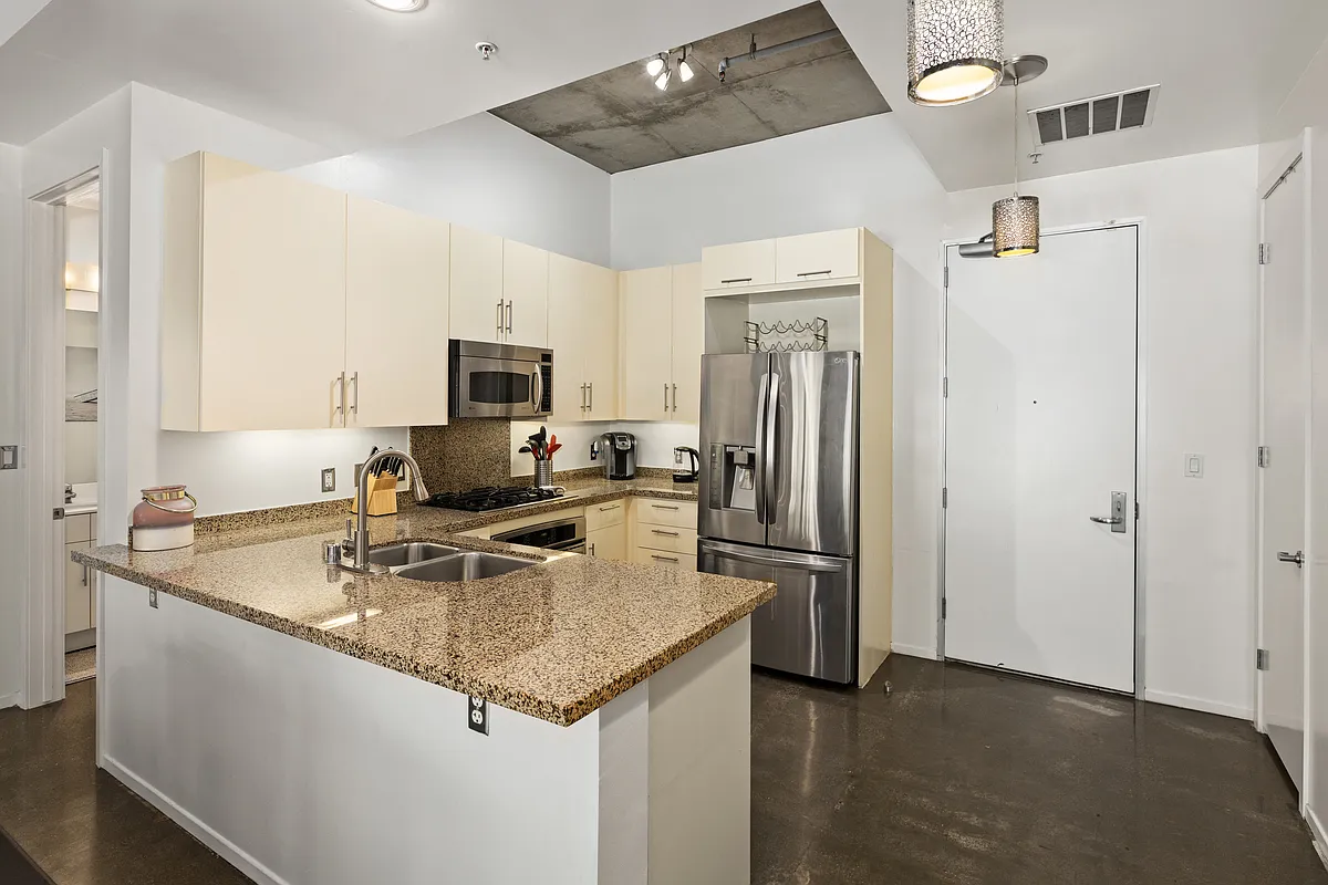 1 bed, 1187 sqft, $4,600 — Photo 2