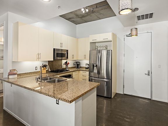 2nd image of 527 10th Ave Unit 211