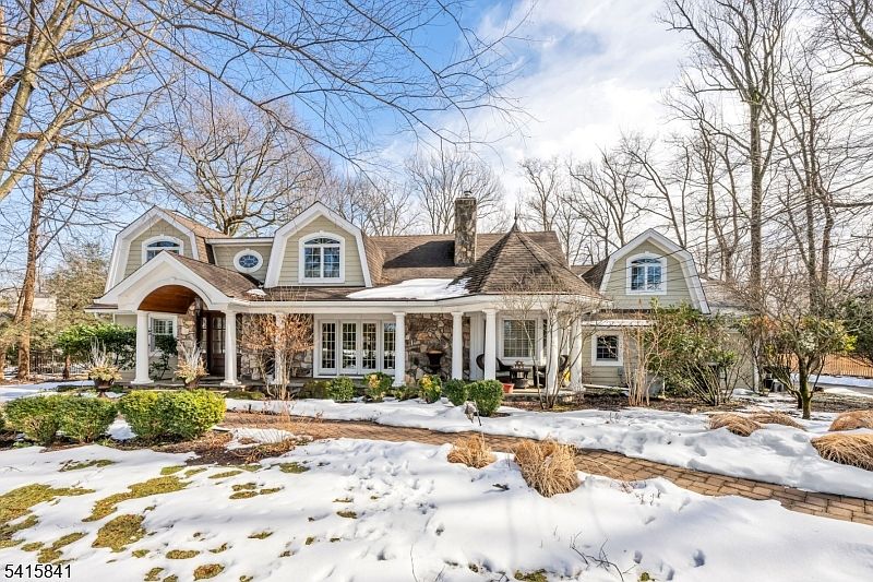 1st image of 8 White Pine Rd