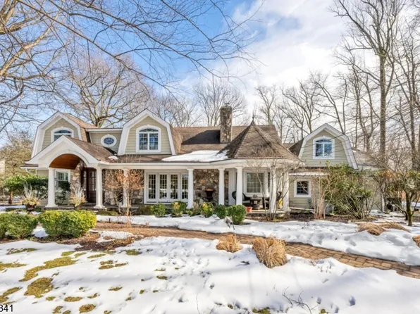 8 White Pine Rd, Upper Saddle River Boro, NJ 07458