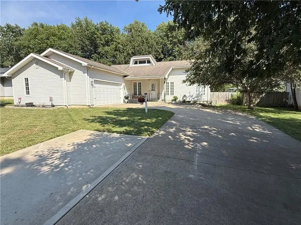 510 Dyer St, Odessa, MO 64076