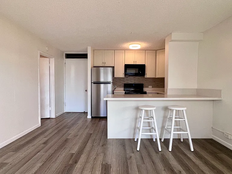 1914 University Ave #303 — Photo 4