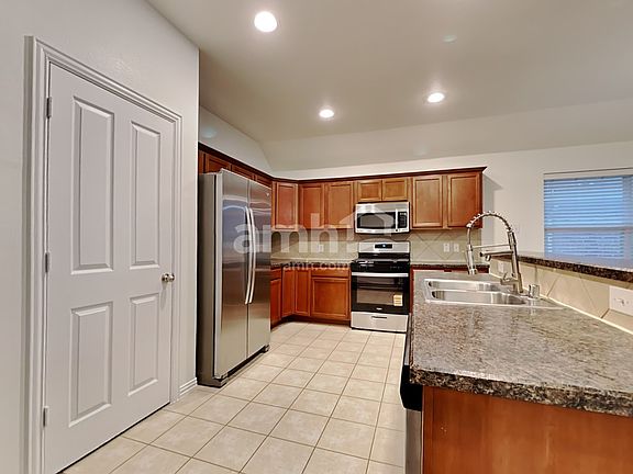 4th image of 221 Bird Creek Dr