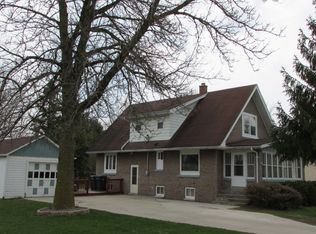 305 S 10th St, Oostburg, WI 53070