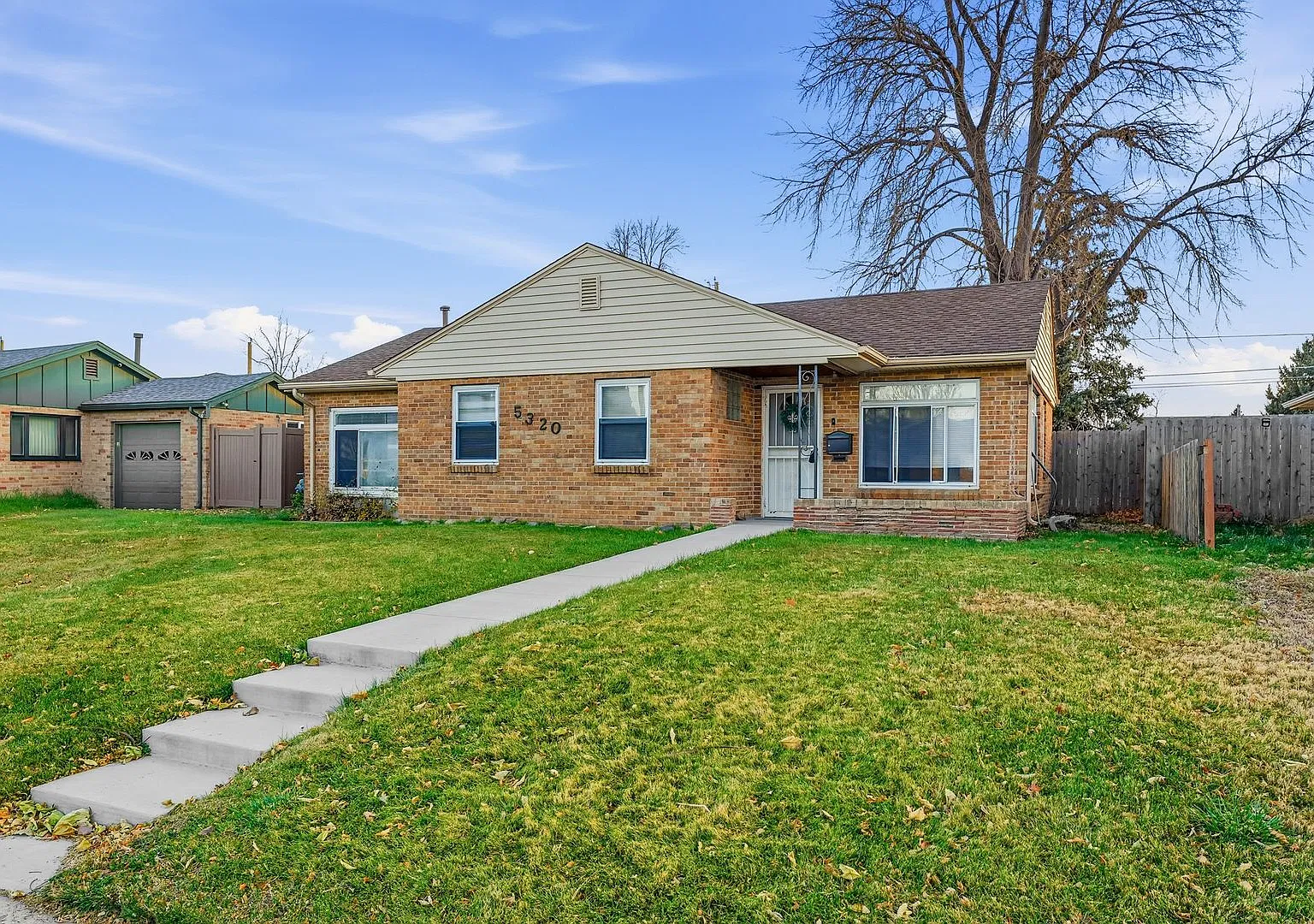 1 month FREE if you apply within 48 hours of touring! Beautiful 3-Bedroom, 2-Bath Denver Home! — Photo 2