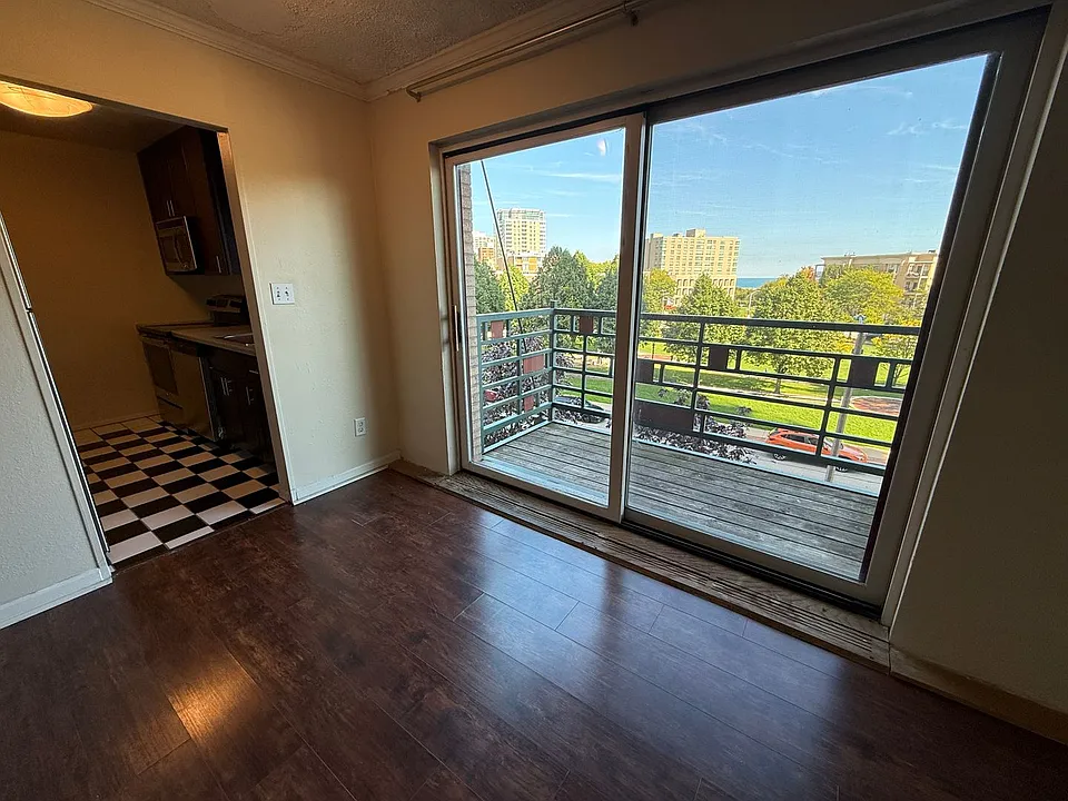 1321 Franklin