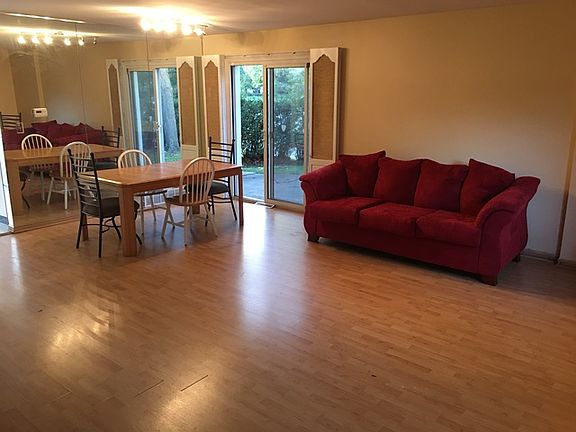 4th image of 338 Skokie Ct