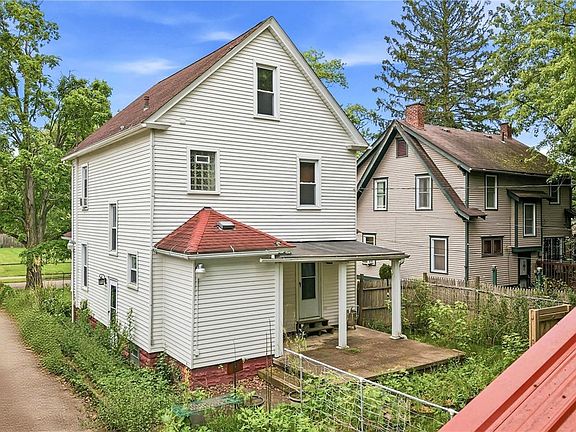 3rd image of 4144 Helena Ave