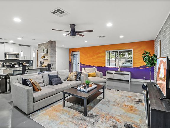 3rd image of 1322 E Catalina Dr