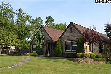 110 Clingan St photo 1