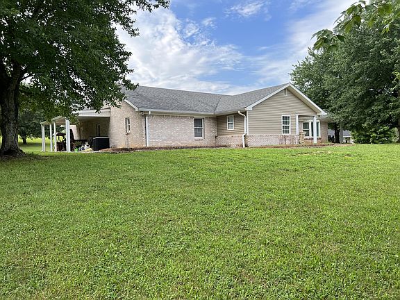 5th image of 33 Country Hill Dr