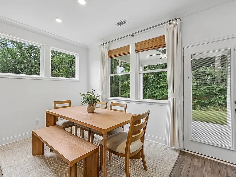 3453 Hillyard Dr — Photo 15