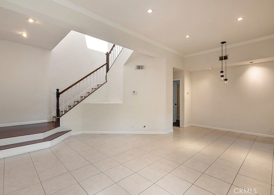 1st image of 23 Willowcrest Ln