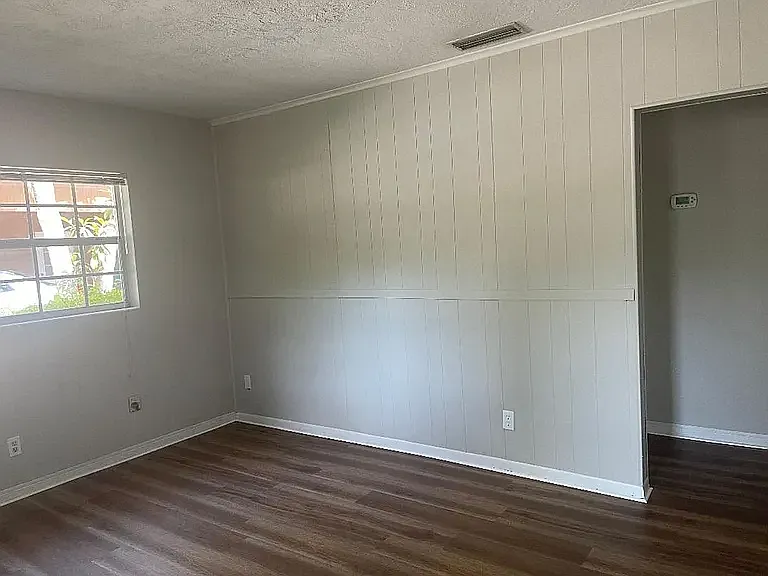 1701 NE 28th Ave — Photo 3