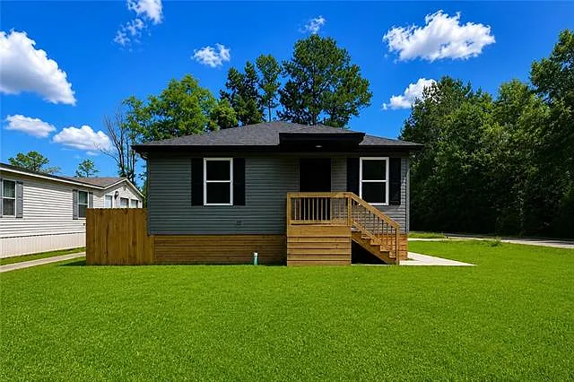 2402 Pelican St — Photo 1