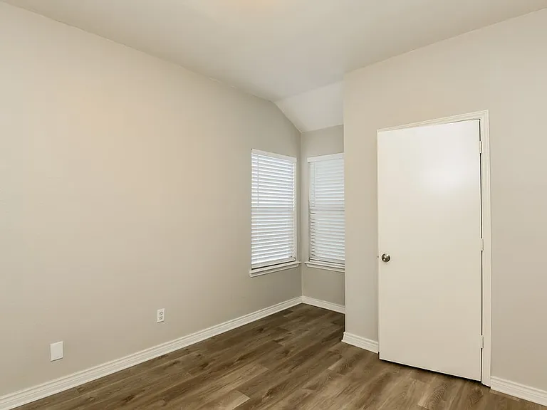 4605 Birchbend Ln — Photo 15