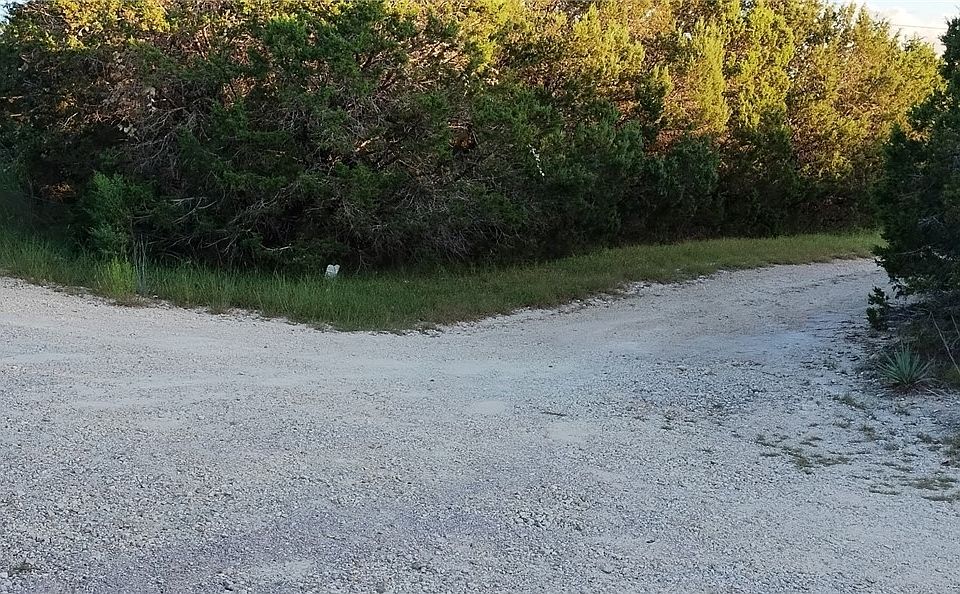 2nd image of 167 Zuni Ln