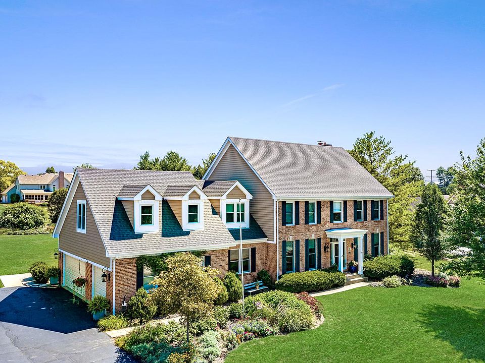 1st image of 4 Copperfield Dr