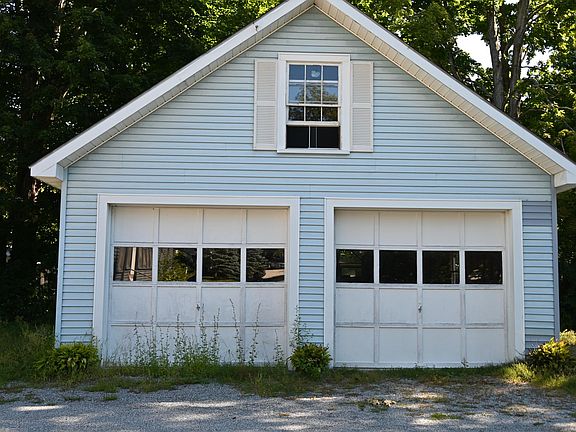 Garage (right side comes with lease)