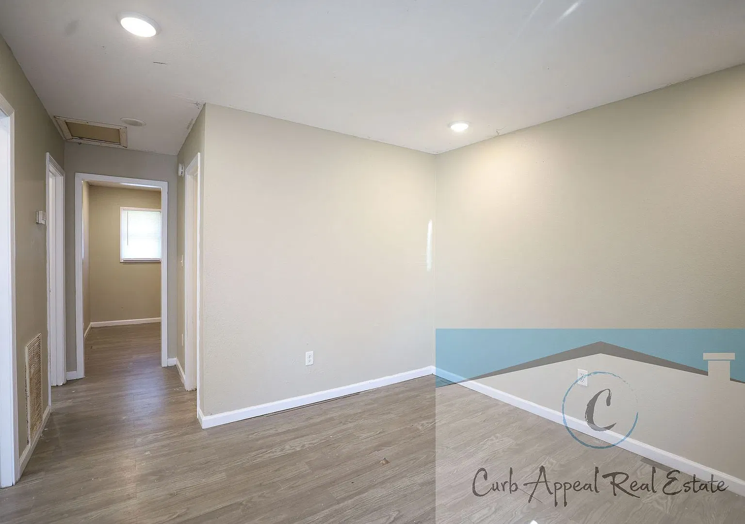 2419 Dudley — Photo 4